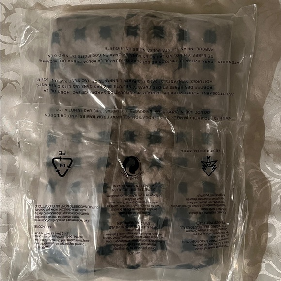 Gacaky Women's Fuzzy Green Checkered Sherpa Vest - Size M - New - Picture 3 of 3